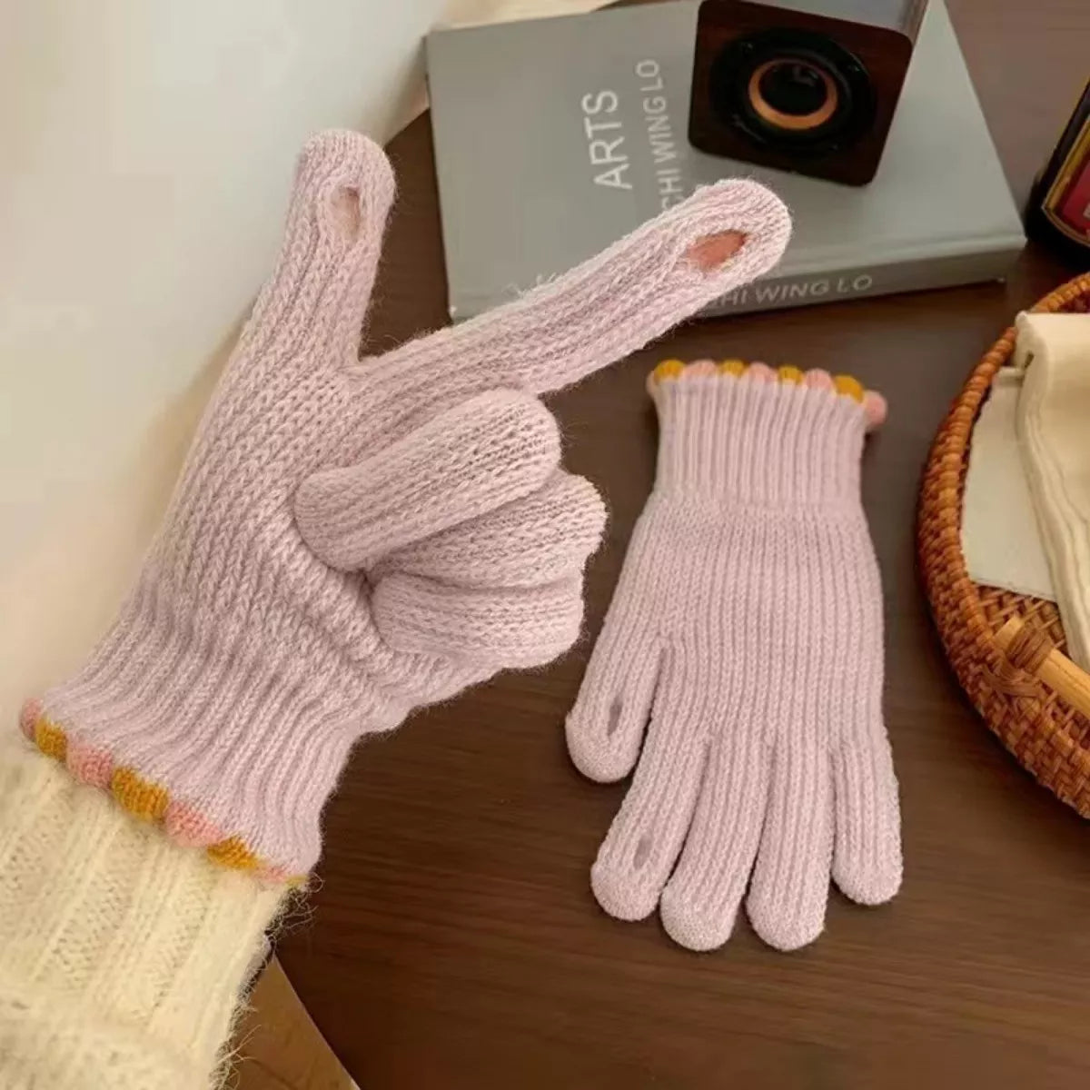 Lightweight Knitted Gloves