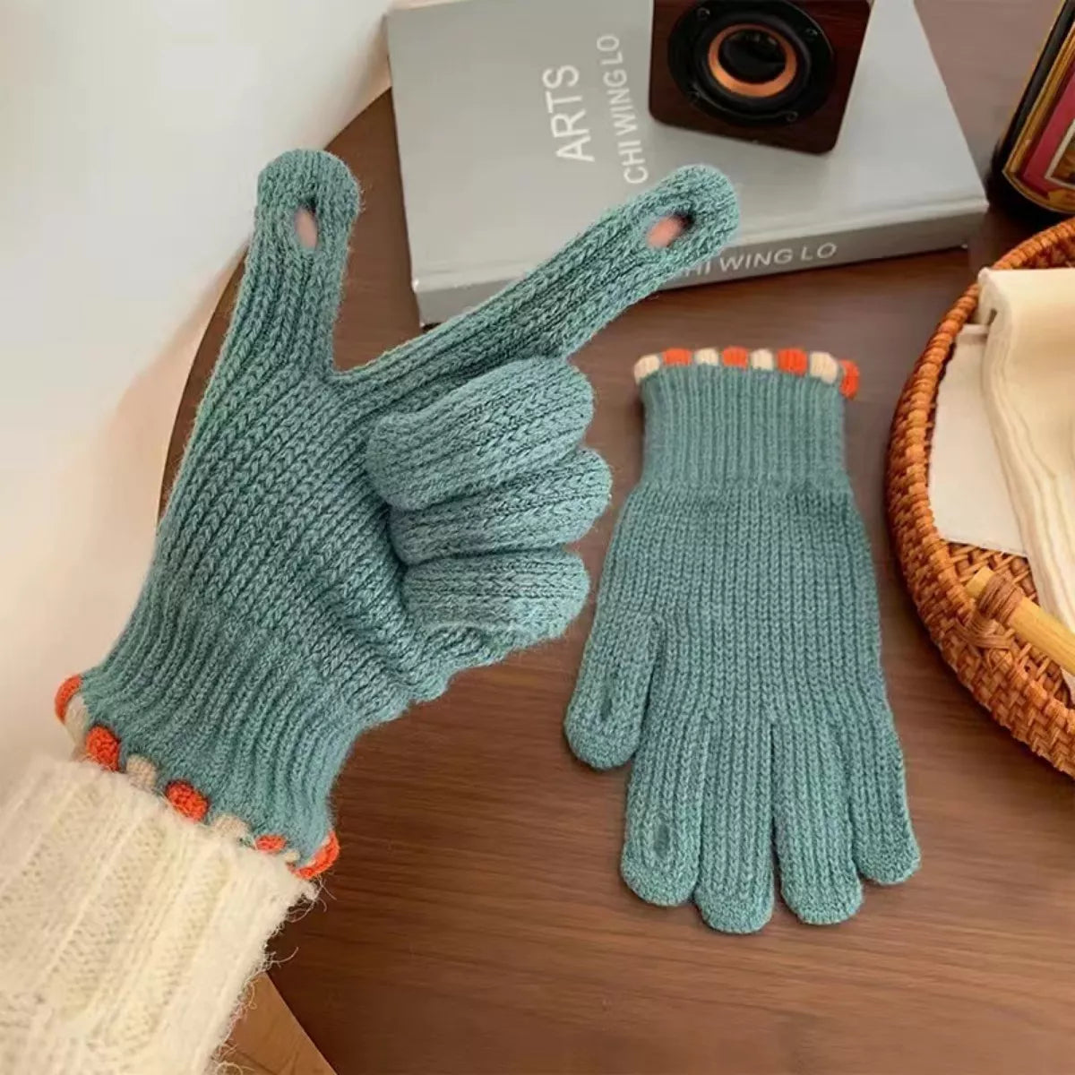 Lightweight Knitted Gloves