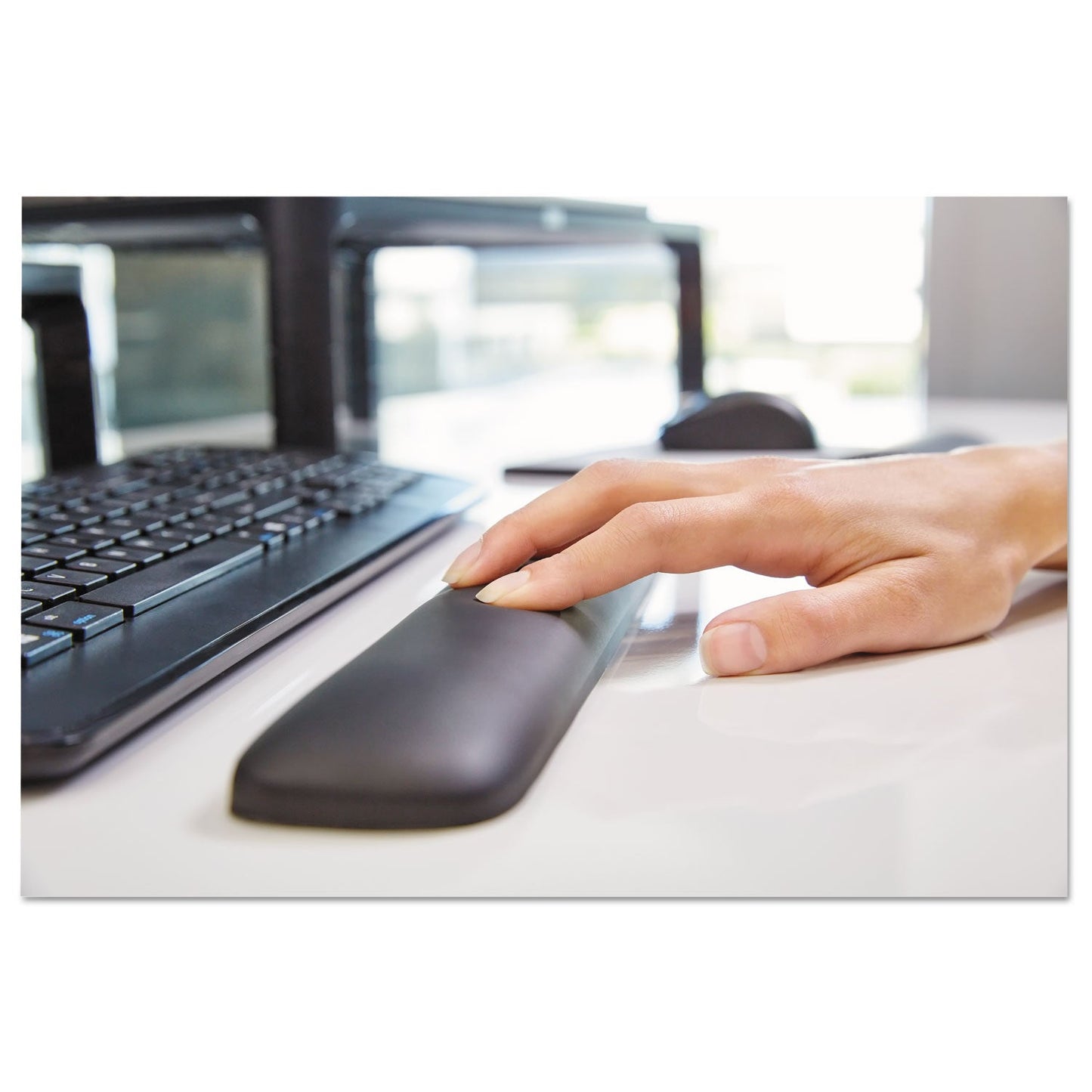 3M Gel Wrist Rest for Keyboards, 19 x 2, Black