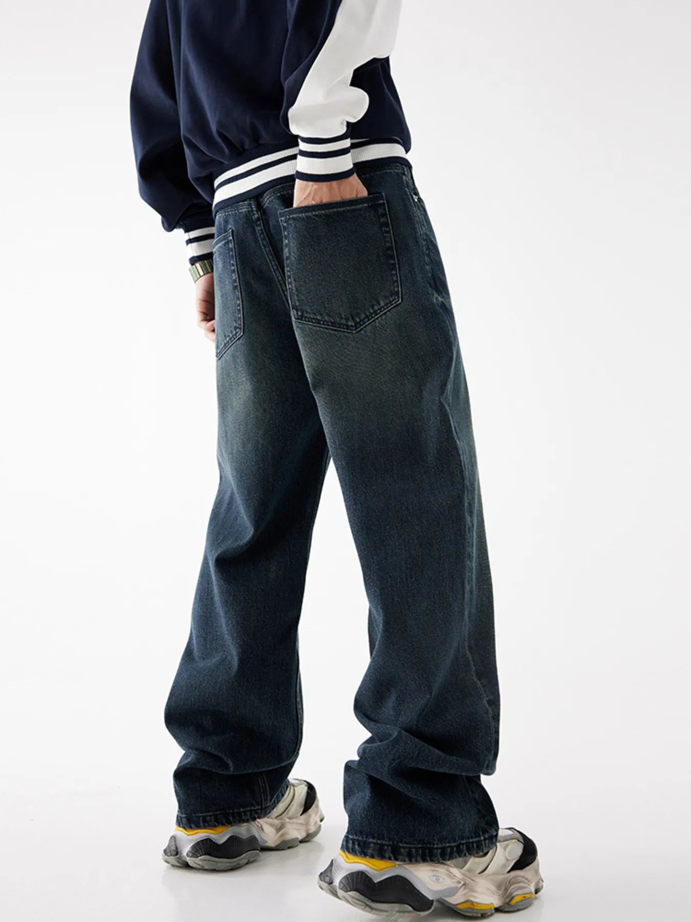 Men's Relaxed Fit Washed Jeans