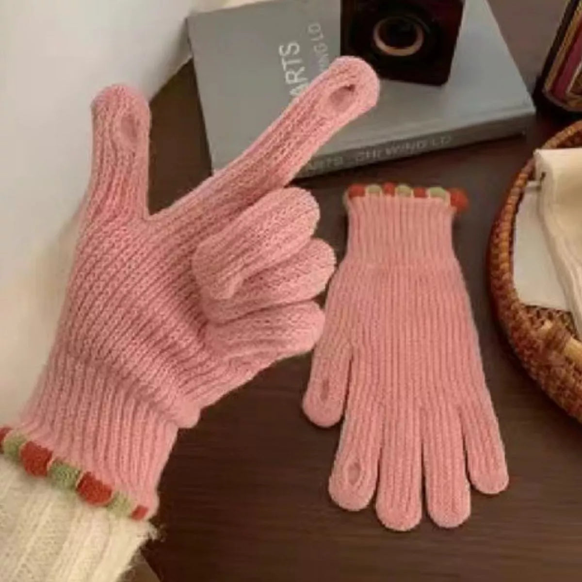 Lightweight Knitted Gloves