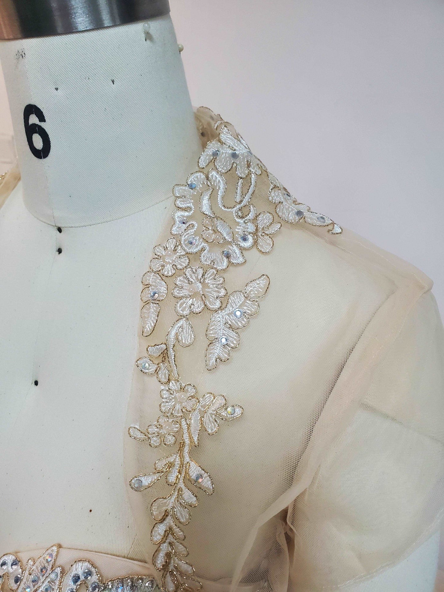 (LIVE 15) Elegant gowns, sparkling jewels, carve unique grace.