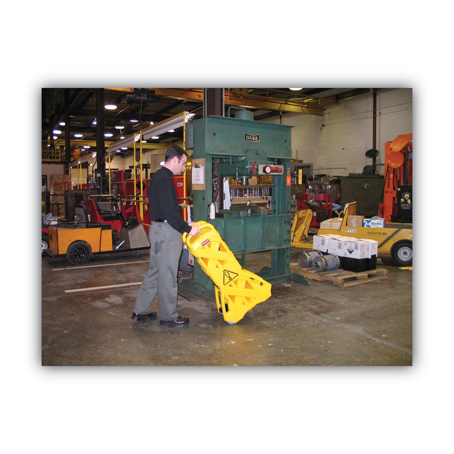Rubbermaid Portable Mobile Safety Barrier, Plastic, 13 ft x 40", Yellow