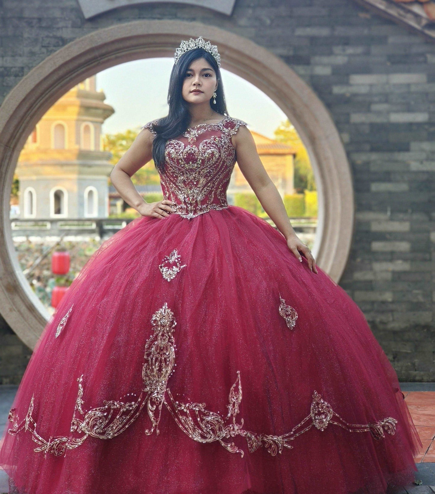 A beautiful gown, off-shoulder, reveals noble air.