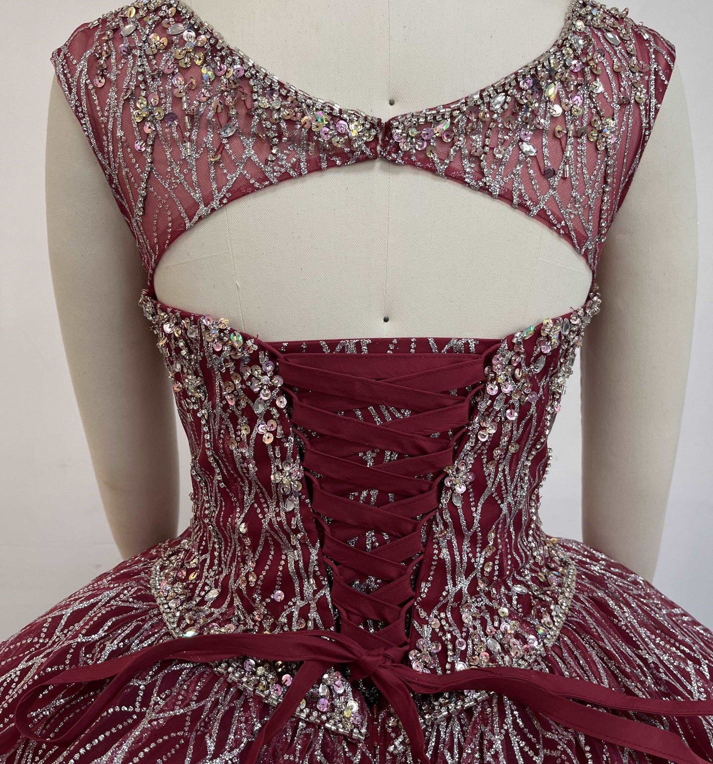 (LIVE 9) Elegant gowns, sparkling jewels, carve unique grace.