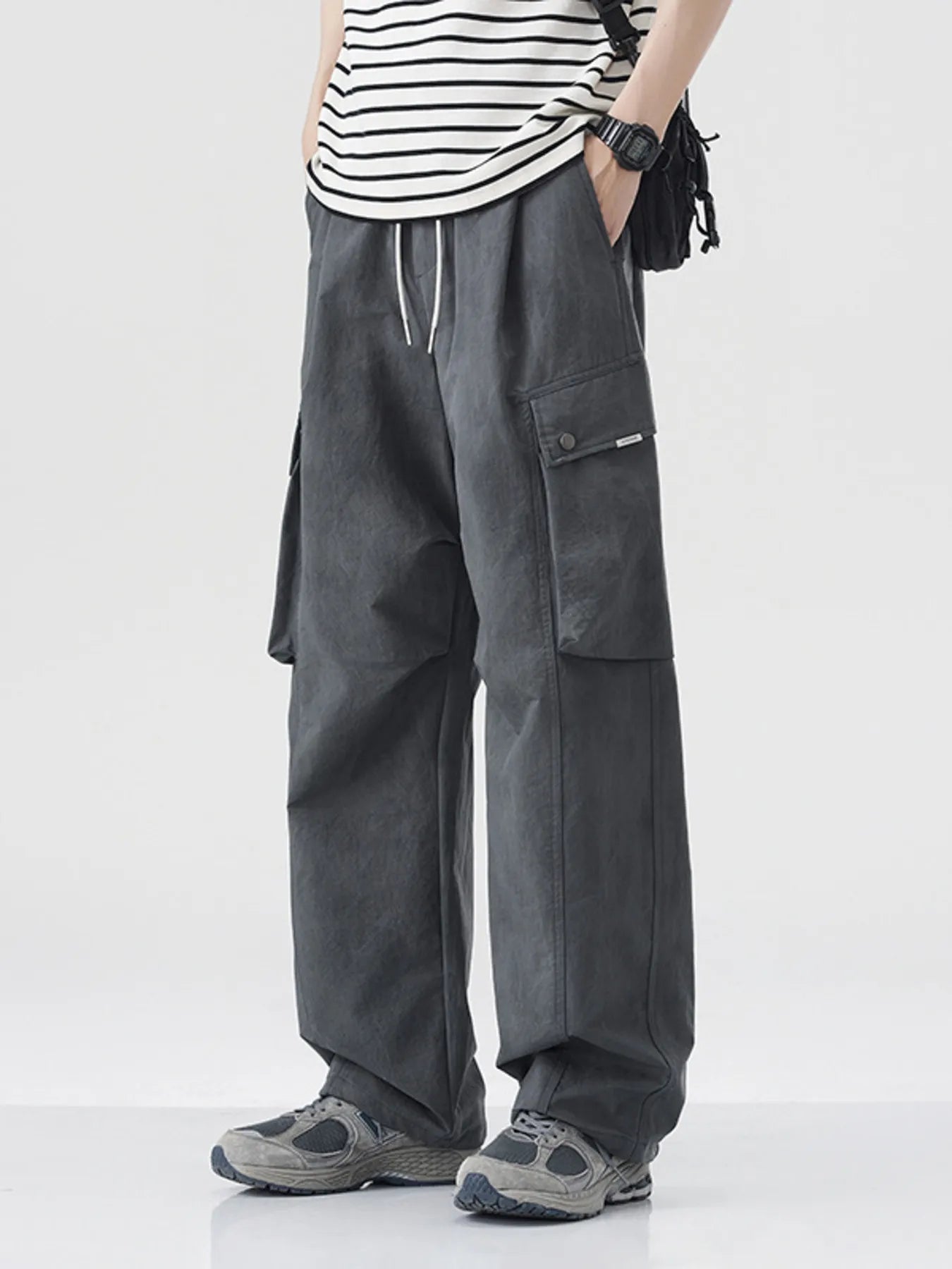 Men's Loose Fit Cargo Pants with Drawstring