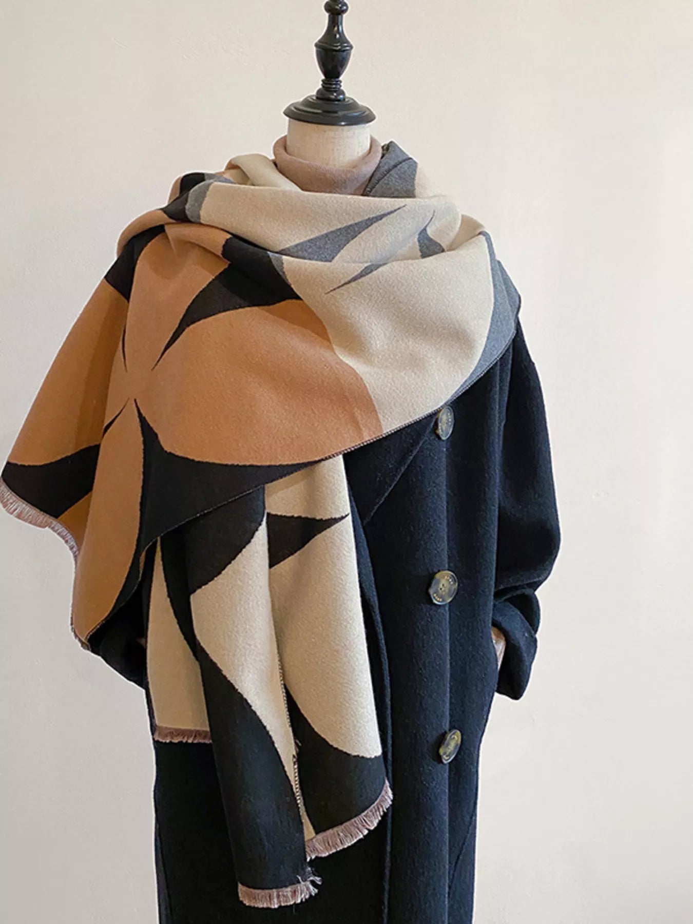 Contrast Raw Hem Scarf
