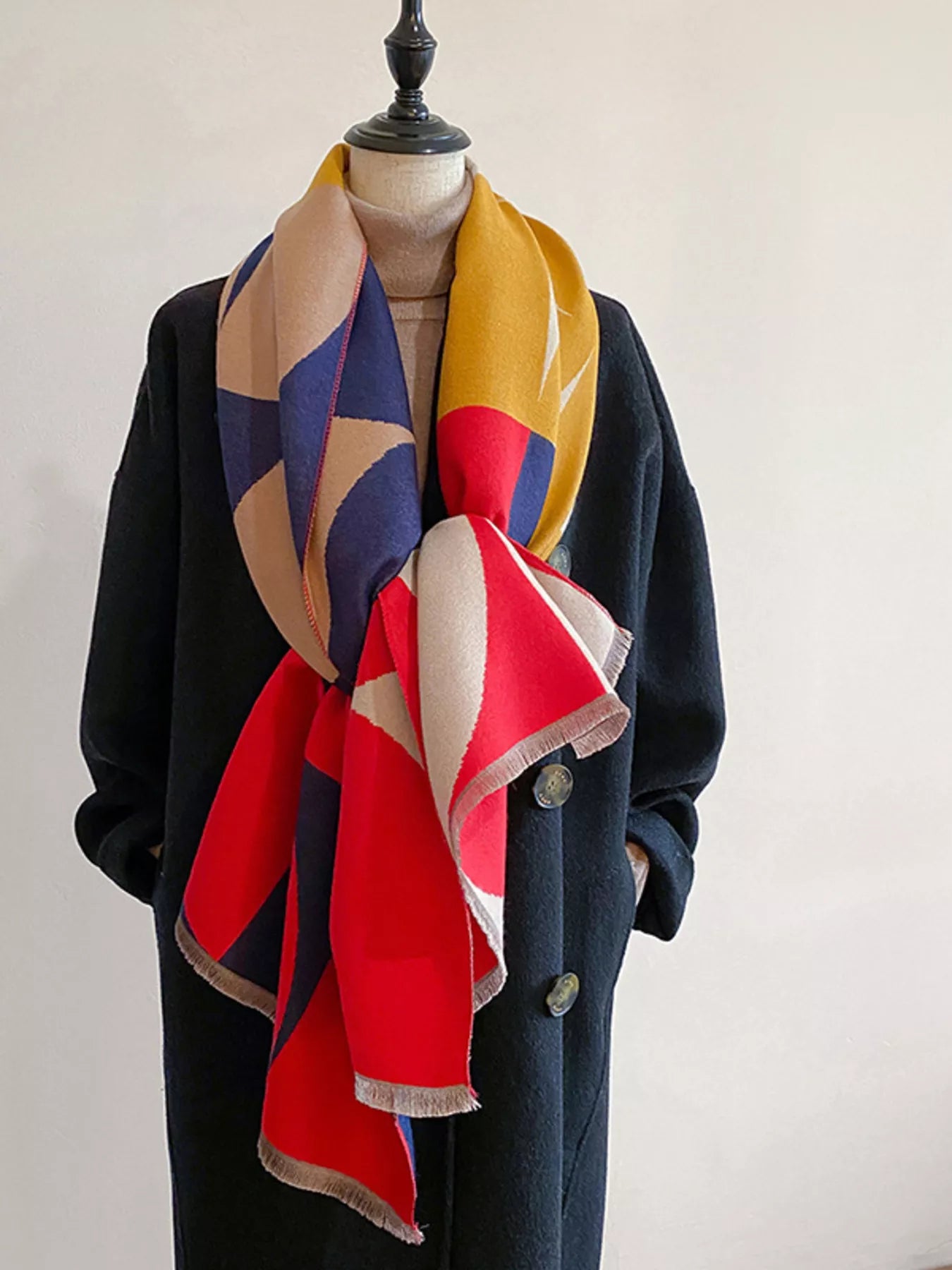 Contrast Raw Hem Scarf