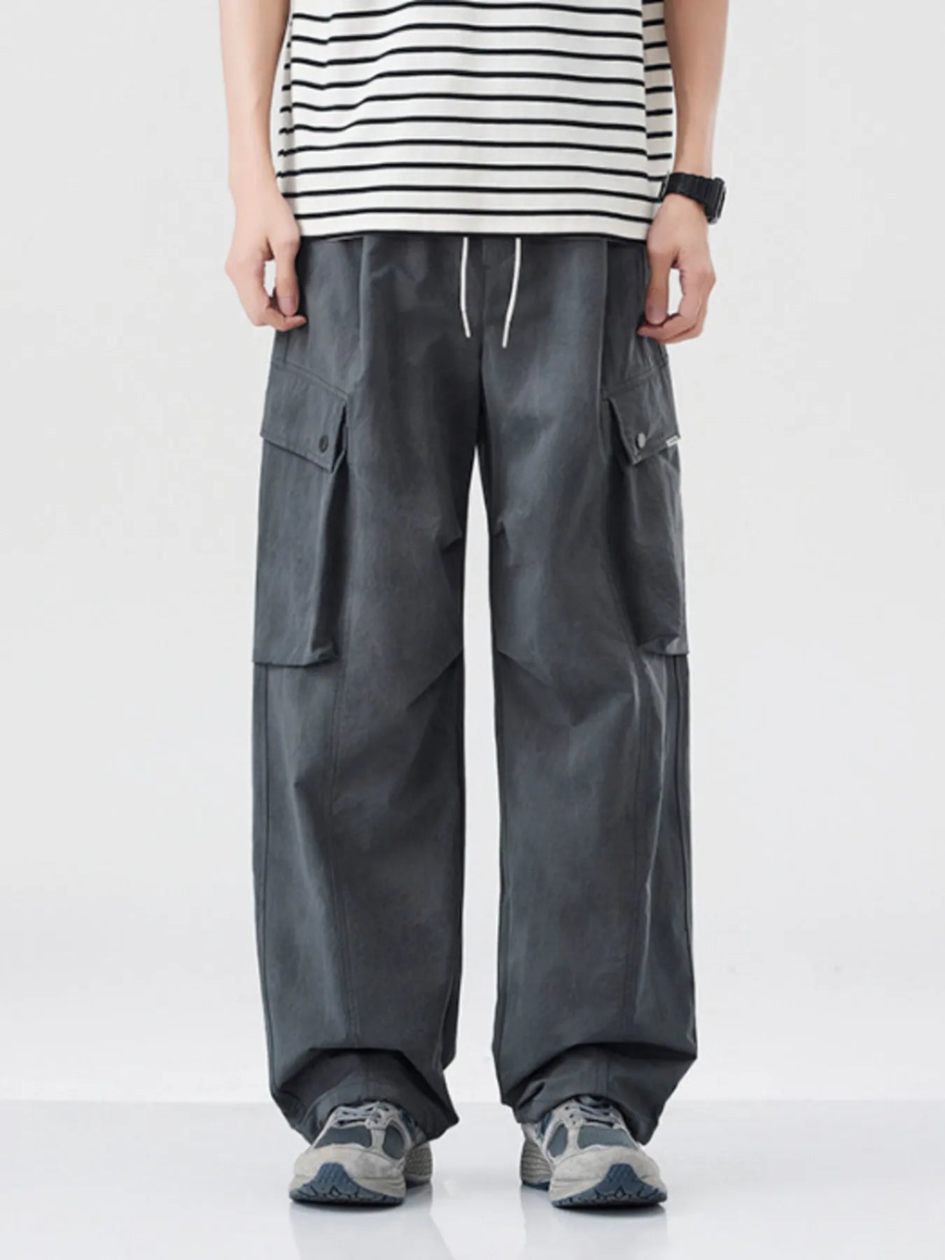 Men's Loose Fit Cargo Pants with Drawstring