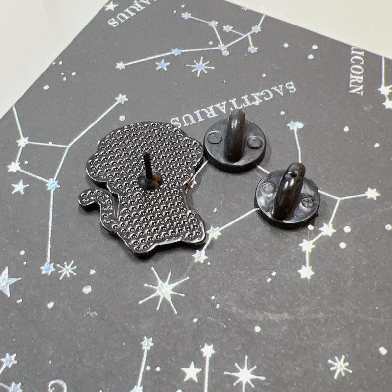 Cute Gaming Cat Lapel Pin – Gift for Gamers and Feline Fans