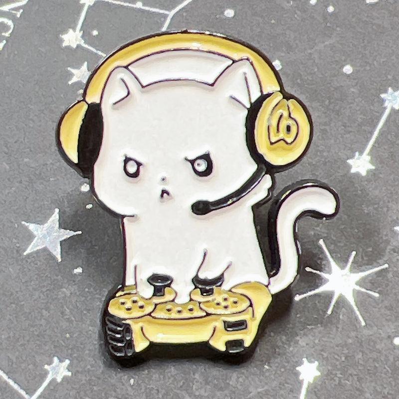 Cute Gaming Cat Lapel Pin – Gift for Gamers and Feline Fans