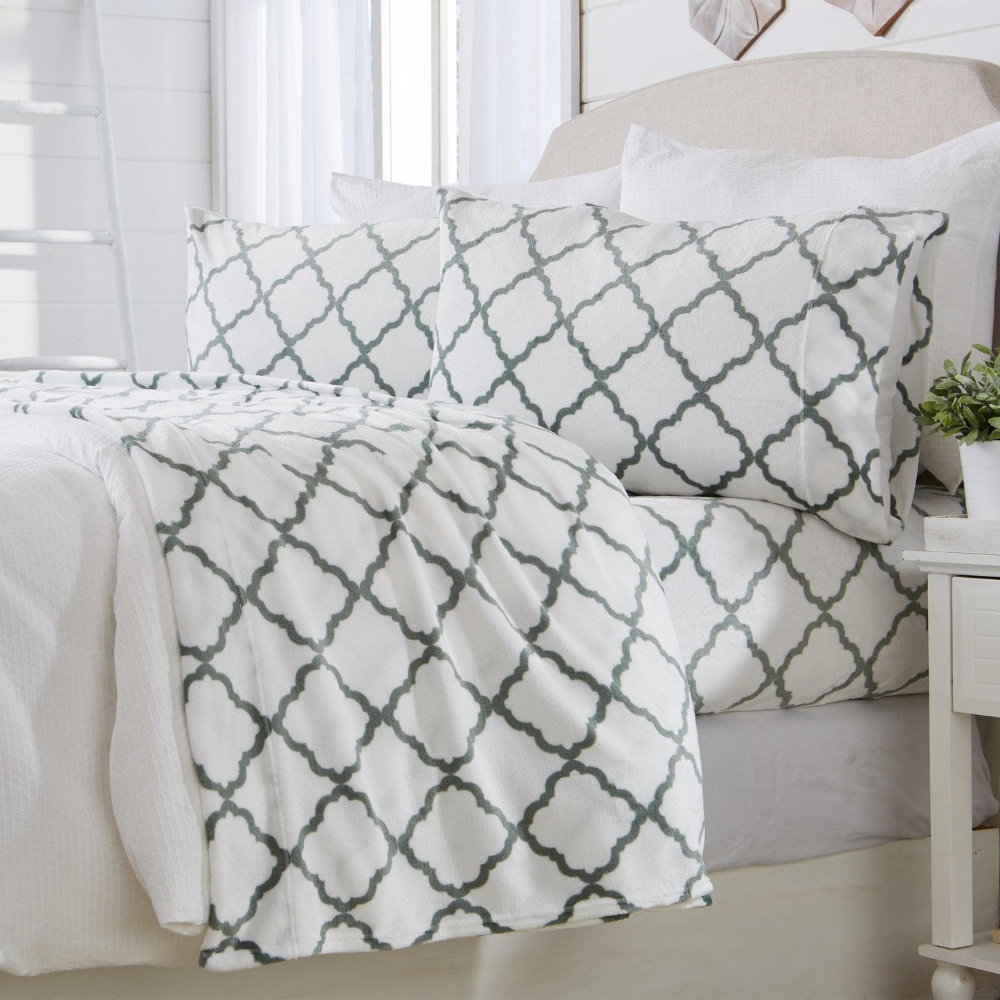 Printed Plush Sheet - Velvet Luxe Lattice Collection