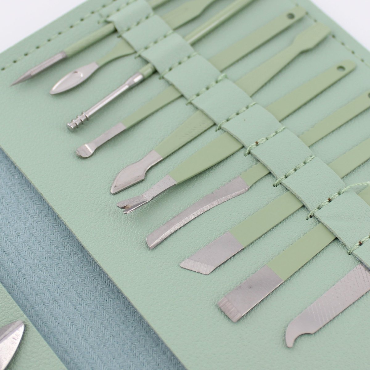 Nail Clippers Pedicure Kit – 16-Piece Grooming Set with Case