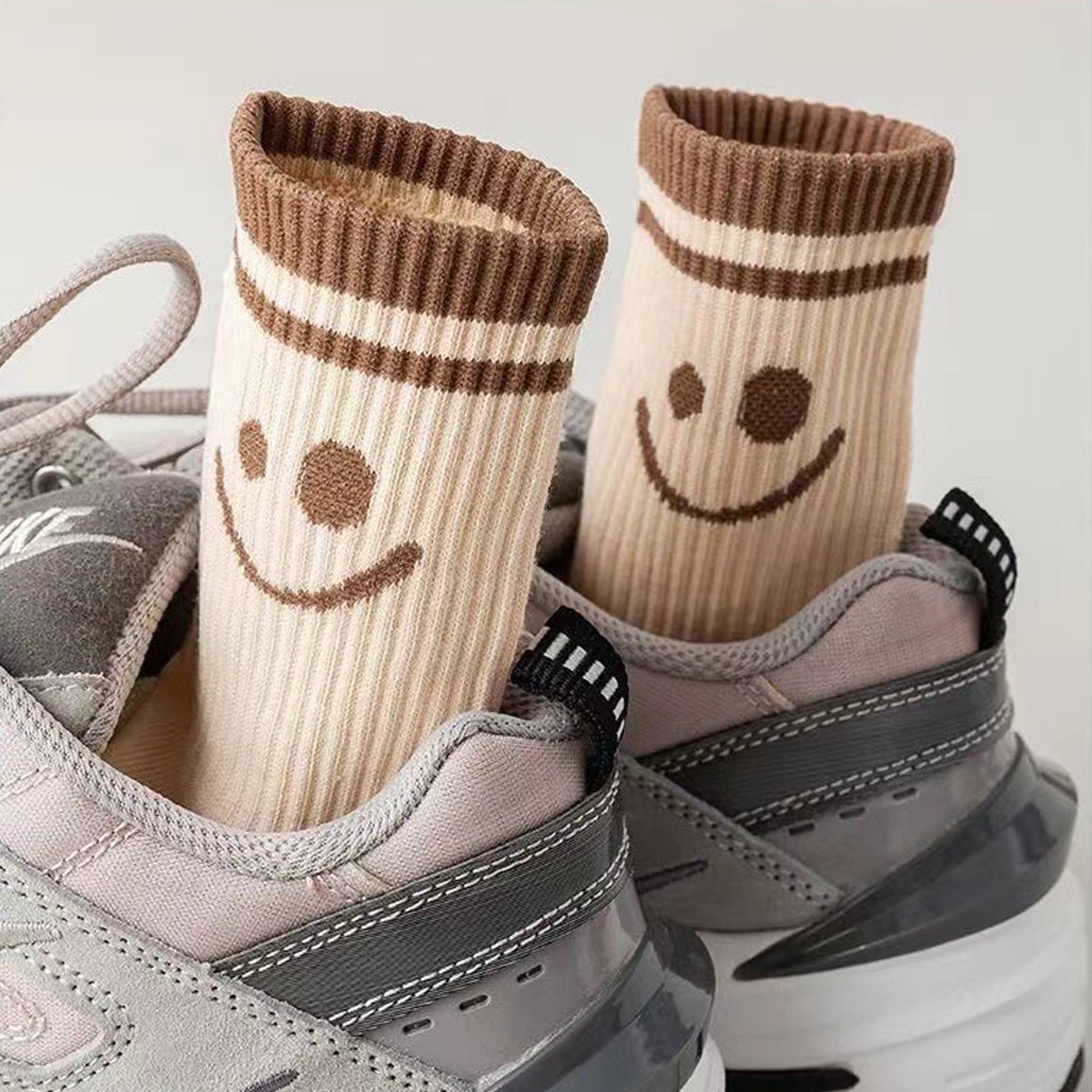 Women's Smiley Face Socks – 5 Pairs Breathable Comfy Crew Set