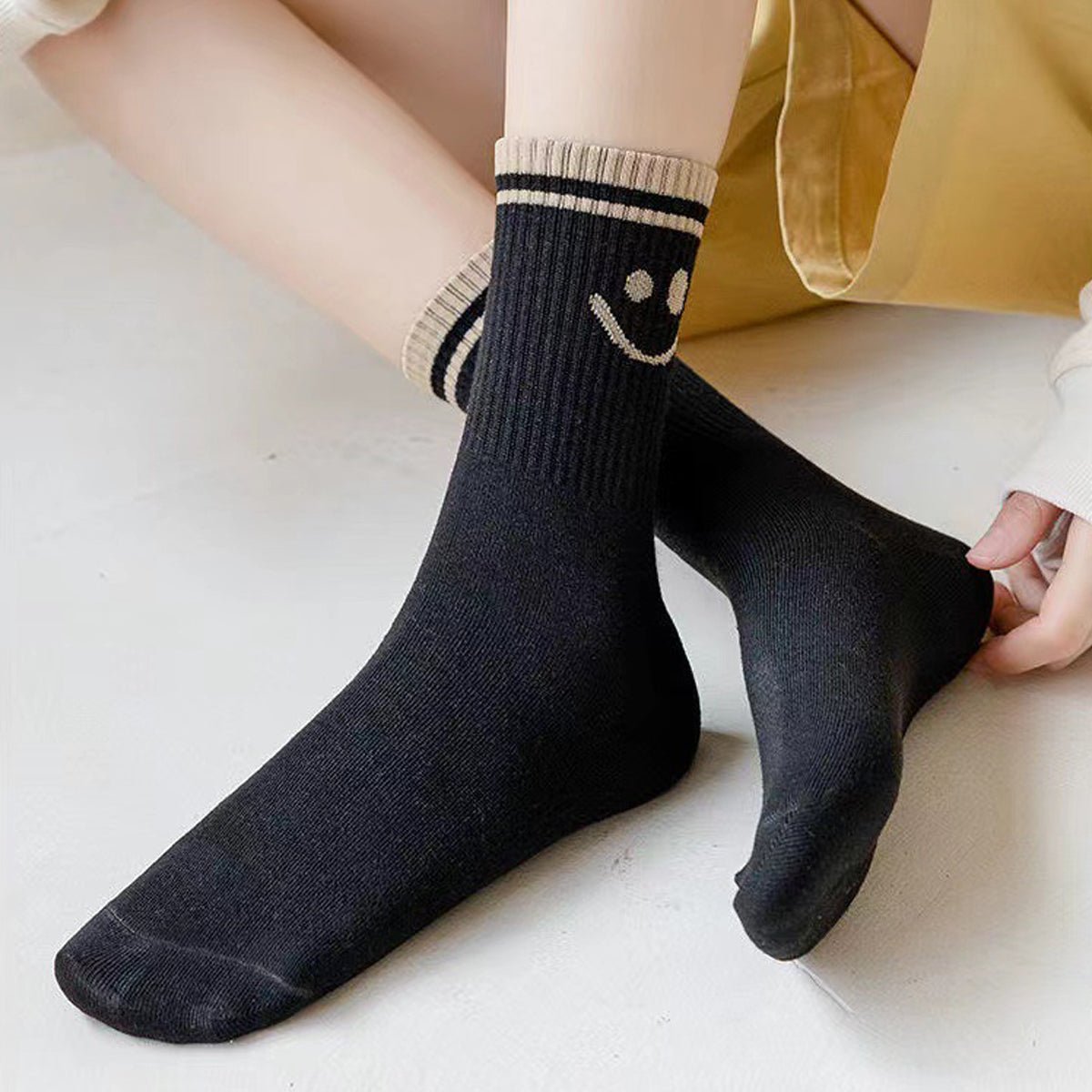 Women's Smiley Face Socks – 5 Pairs Breathable Comfy Crew Set